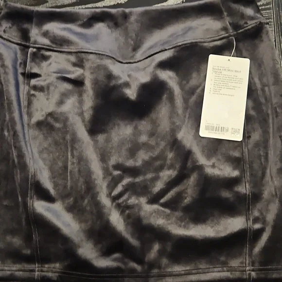 NWT Lululemon Scuba HR Mini Skirt Special Edition Black Velvet SZ .L - Picture 5 of 5